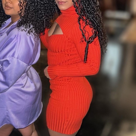 Red Long Sleeve Sweater Dress with keyhole - Picture 2 of 2